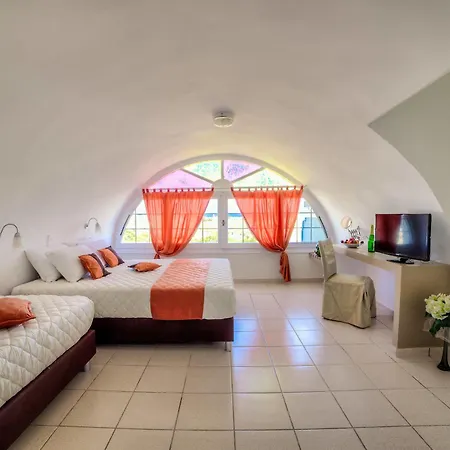 Pantheon Apartahotel 4*