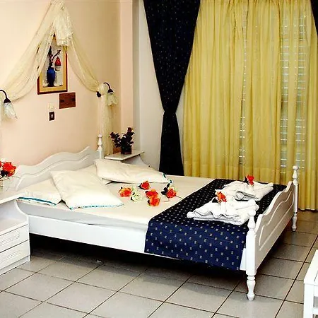 Pantheon 4* Agios Georgios (Santorini)